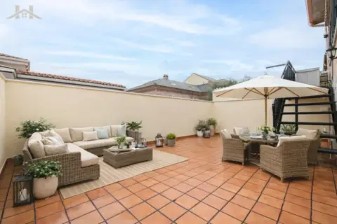 Chalet pareado en calle de Comuneros de Castilla, 3