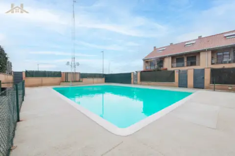 Chalet adosado en calle Pino Ponderosa