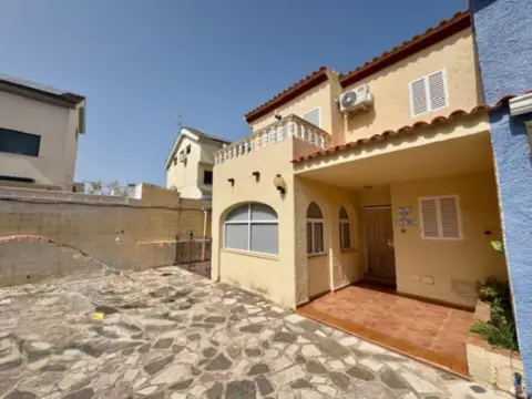 Chalet pareado en Daimús