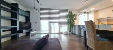 Piso en Avenida de las Cortes Valencianas, 1