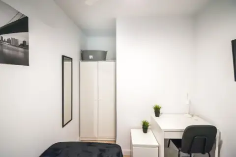 Habitación en calle de Alonso Saavedra, 3