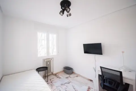 Habitación en calle de Alonso Saavedra, 3