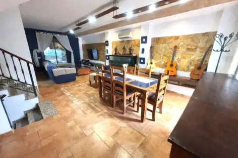 Chalet adosado en calle Hierbamora, 1