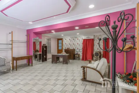 Local comercial en calle de Cristóbal Colón, 1