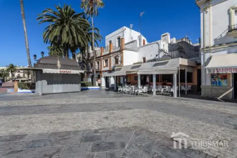Local comercial en Paseo de la Ribera, 1