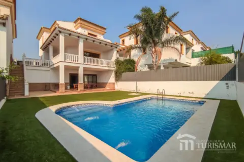 Chalet en calle de Bolivia, 1