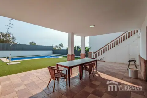 Chalet en calle de Bolivia, 1