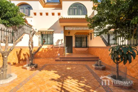 Chalet adosado en calle de Carlos Cano, 1