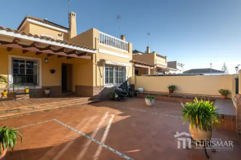 Chalet adosado en calle Obispo Juan del Río, 1