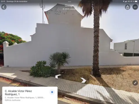 Chalet adosado en calle Alcalde Víctor Pérez Rodríguez