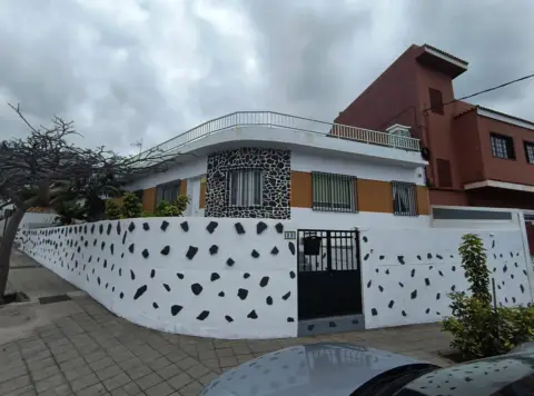 Casa unifamiliar en Avenida de la Constitución, 2