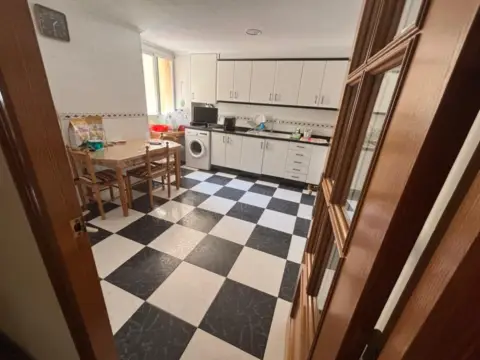 Piso en calle de la Marina Española