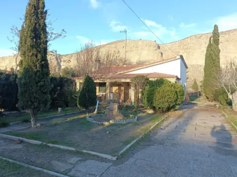Casa en calle de la Selva de Oza