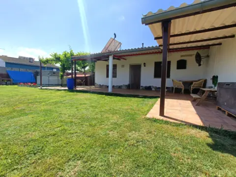 Chalet pareado en Pastriz