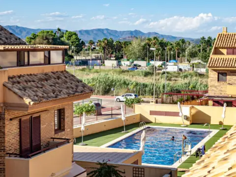 Chalet adosado en Carrer de la Rosa