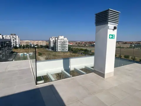 Piso en Avenida de los Reyes Católicos, 4