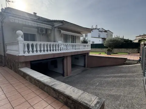 Chalet unifamiliar en Carrer del Parc