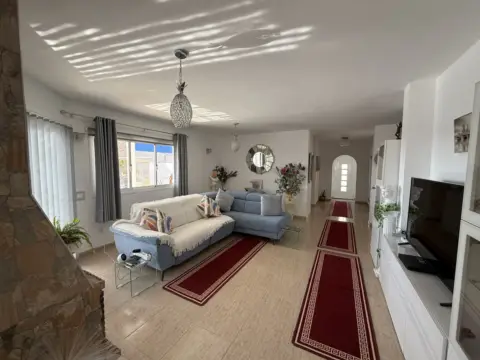 Chalet unifamiliar en calle Malageña