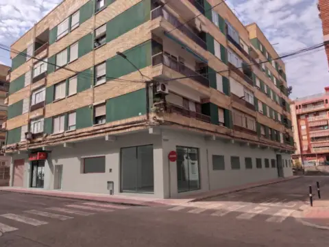 Local comercial en calle Serra