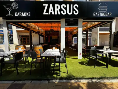 Local comercial en Avenida de la Rosa de los Vents