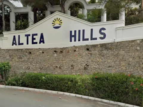 Chalet pareado en calle Bélgica