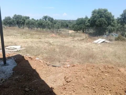 Terreno en calle Dehesilla de Calamón