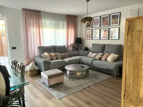 Chalet adosado en calle Los Lagares