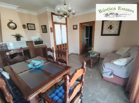 Chalet adosado en calle Centro , nº 227