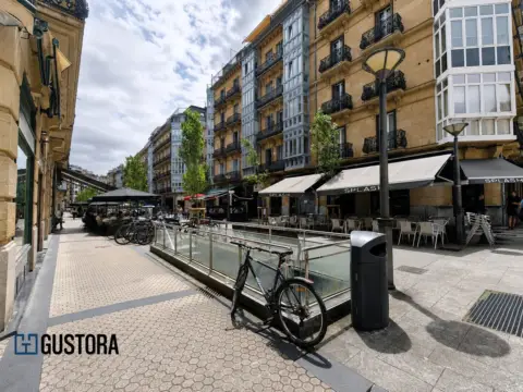 Estudio en calle de los Reyes Católicos