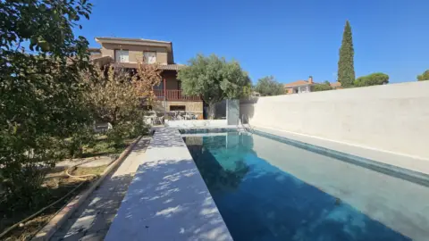 Chalet unifamiliar en calle de la Rosa