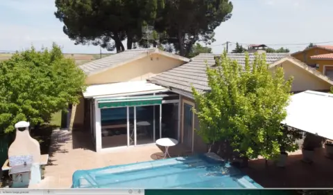 Chalet unifamiliar en calle de los Moscatelares