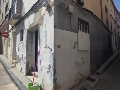 Local comercial en calle de la Jota Aragonesa, 2