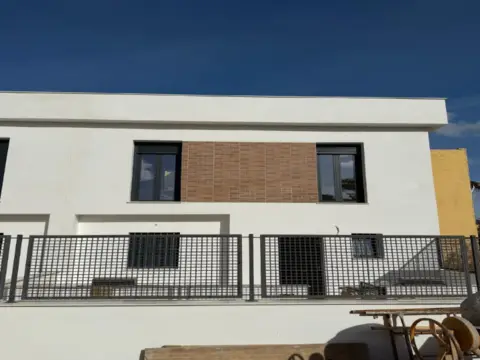 Chalet adosado en Avenida del Trabajo