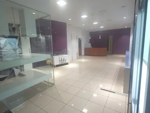 Local comercial en calle Les Canals