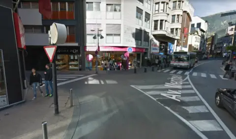 Local comercial en calle Les Canals