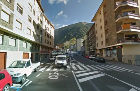 Oficina en Avenida Françoise Mitterand