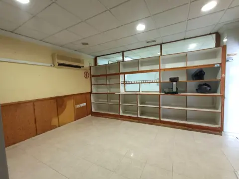 Local comercial en calle Acera del Sol