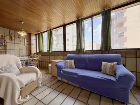 Piso en Avenida Reyes Católicos, 35