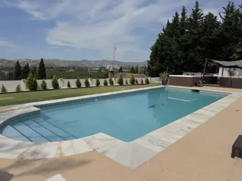 Chalet unifamiliar en calle Olivos De Sierrezuela