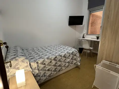 Habitación en Plaza de San Francisco, 13