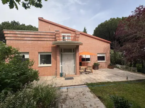 Chalet en Urbanización Móntico, 95