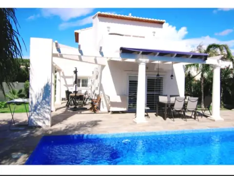 Chalet unifamiliar en Urbanización Carrio Park0