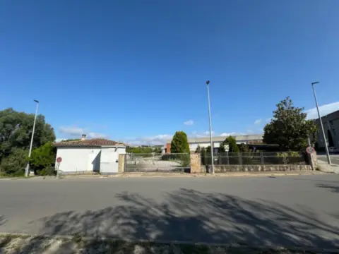 Nave comercial en Carrer de Besalú