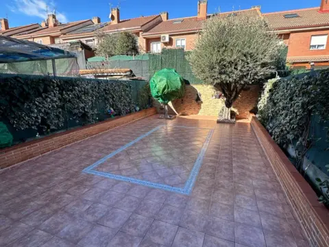 Chalet adosado en Perales del Río