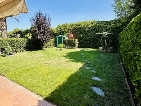 Chalet adosado en calle de los Pajaritos