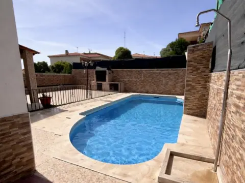 Chalet pareado en Yeles