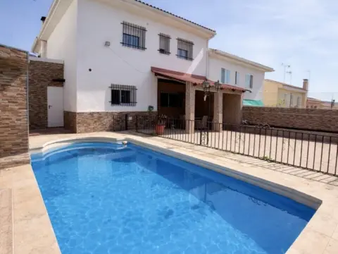 Chalet pareado en Yeles