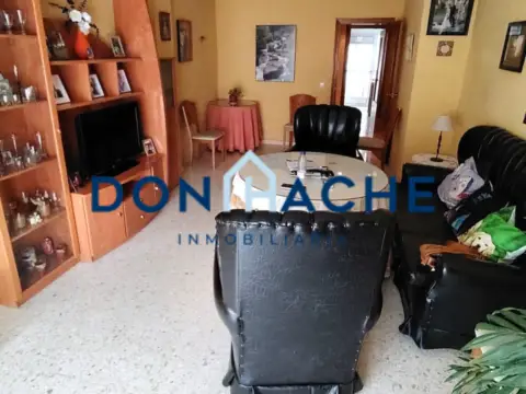 Piso en Reina Sofía-Salesianos-Bodegones