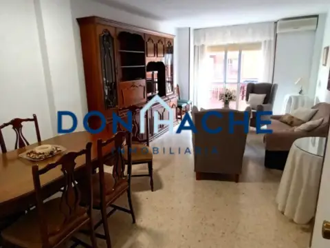 Piso en Reina Sofía-Salesianos-Bodegones