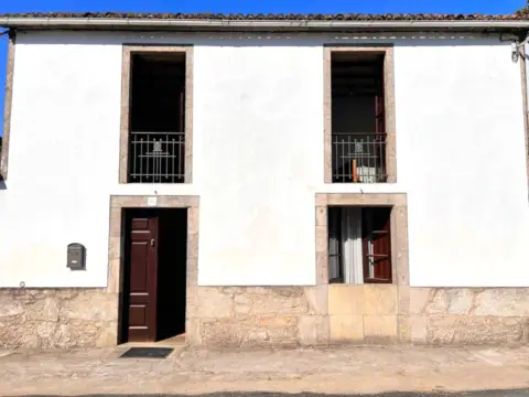 Casa adosada en Lugar O Casal de Laraño